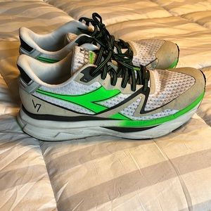 Diadora Atomo v7000 running shoes